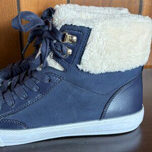 Tommy Hilfiger Navy Suede Faux Fur Lined Woman’s Sz 10 Cushioned Casual Sneakers
